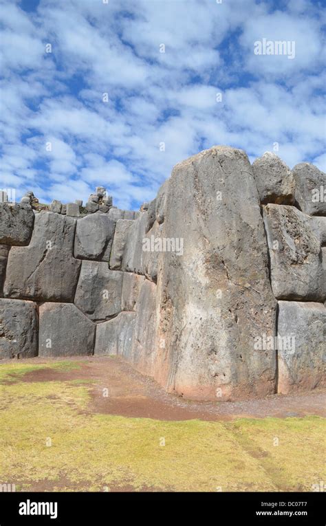 Giant Stone Walls Sacsayhuaman Inca Hi Res Stock Photography And Images