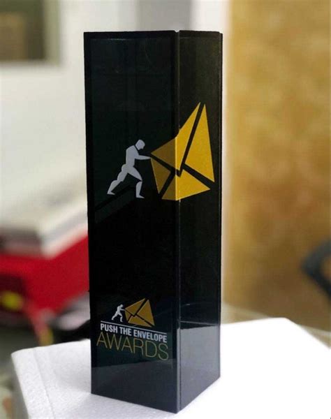 Customized Crystal Awards & Trophies, Packaging Type: Box at Rs 1800 ...