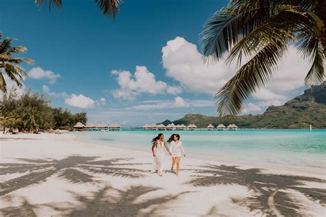 Beach honeymoon photos in Bora Bora