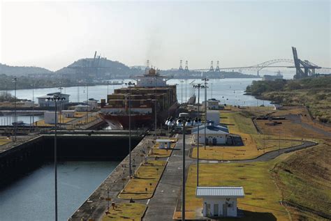 Más de 120 barcos atascados en el Canal de Panamá por los bajos niveles