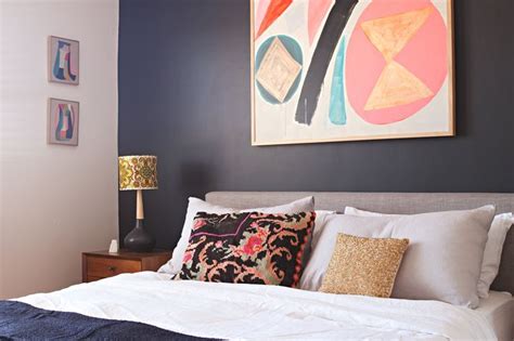 19 Creative Ways Of Hanging Art Above Your Bed Bedroom Art Above Bed