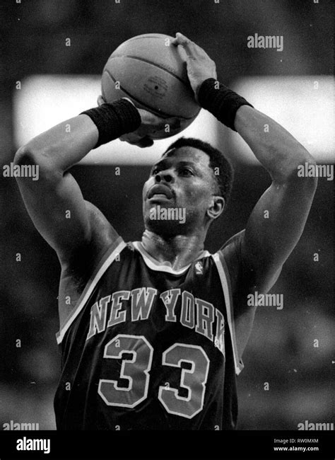 Patrick ewing basketball Black and White Stock Photos & Images - Alamy