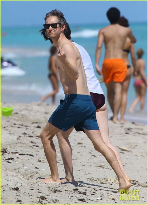 Anne Hathaway Husband Adam Shulman Display Tons Of PDA At The Beach