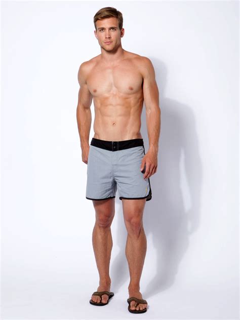 what shorts to wear with short legs for men