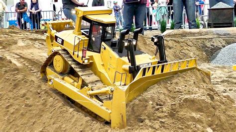 HUGE FANTASTIC RC CONSTRUCTION MACHINE XXXL SCALE 1 8 MODEL DOZER CAT