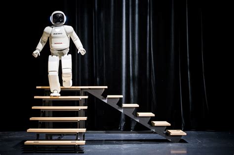 Honda Asimo World S Fastest Humanoid Robot Comes To Europe