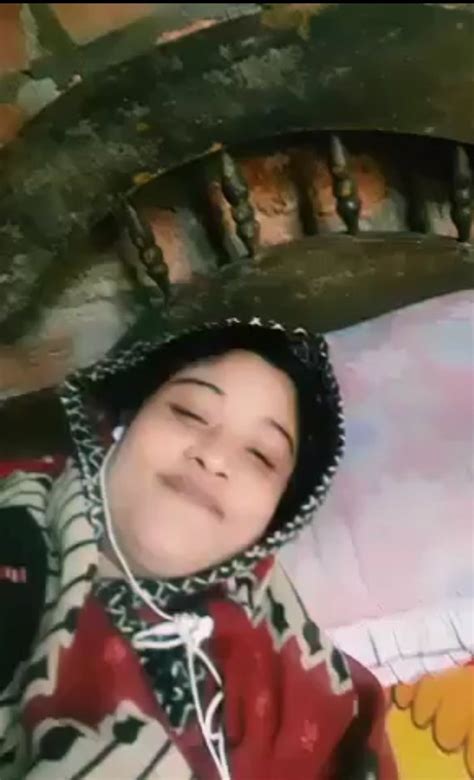 Bangladeshi Beautiful Unsatisfied Married Bhabi Pussy Rubbing Fingering