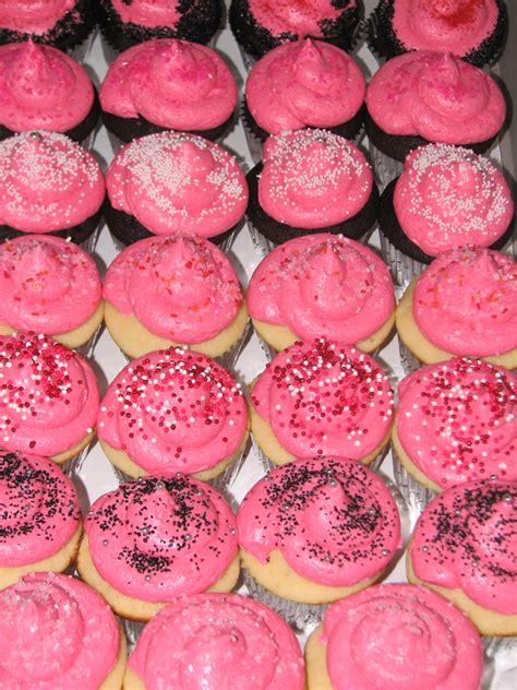 Hot Pink Cupcake Assortment Vanilla And Chocolate Cupcakes Flickr