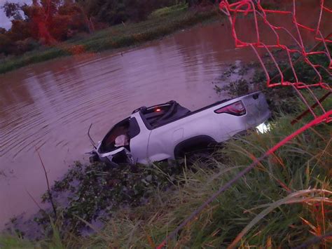 Carro Bate Em Mureta Cai Em Lagoa E Uma Pessoa Morre Em Santo Ant Nio