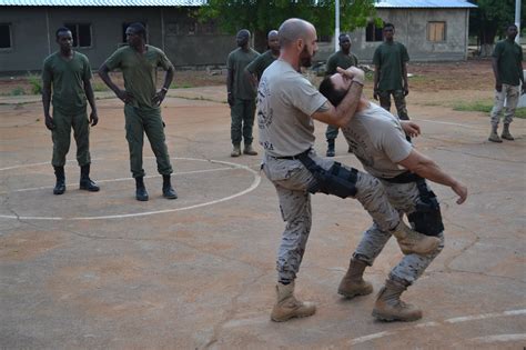 Ruta Por Lo Militar Combate Cuerpo A Cuerpo En El Siglo 21