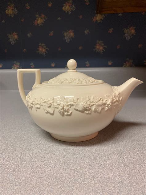 Josiah Wedgwood Cream Embossed Queens Ware Teapot Of Etruria