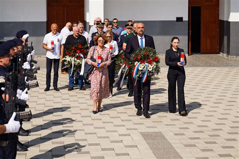 Na Kvanju položeni vijenci i zapaljene svijeće u povodu Dana Državnosti