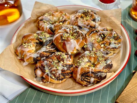 Готовим булочки с маком