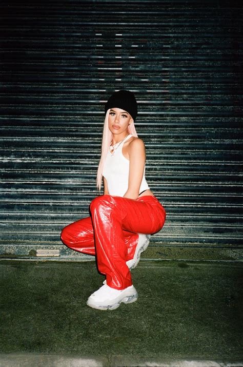 Lost Girl unveils an attractive audiovisual for her “Lazy Love” single