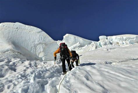 A Climber’s Guide to Glacier Peak Mountain In Washington