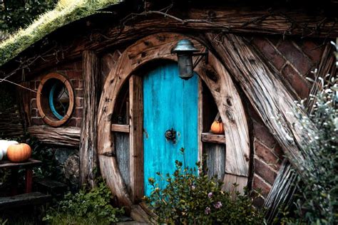 30 Weird Fun Hobbiton Facts You Never Knew