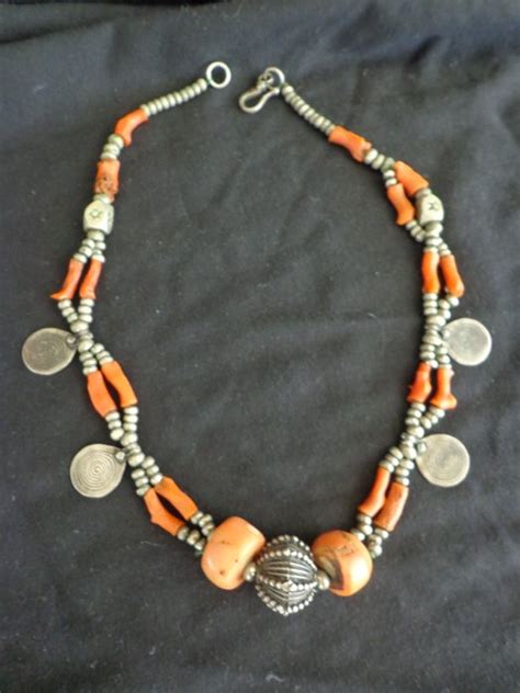 Collier berbère en corail précieux collier avec corail ancien et