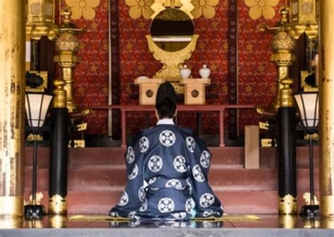 神棚の前で唱える祝詞、お供え、拝み方はどうするの？ 探してみよう！知りたい情報！