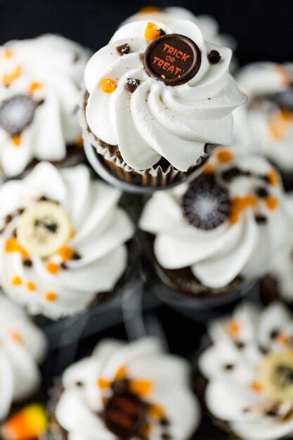 Cupcakes De Halloween De Chocolate Cobertura De Creme De Manteiga