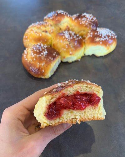 Recette Brioche Sans Beurre Fourr E La Confiture De Fraises Sur