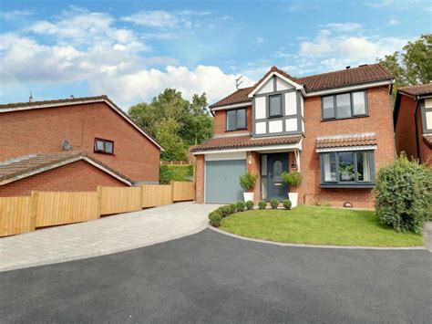 4 Bed Detached House For Sale In Castleview Grove Packmoor Stoke On