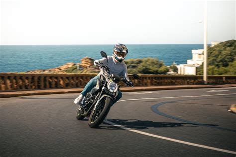 Neco Se Lance En Moto Avec Un Roadster 125