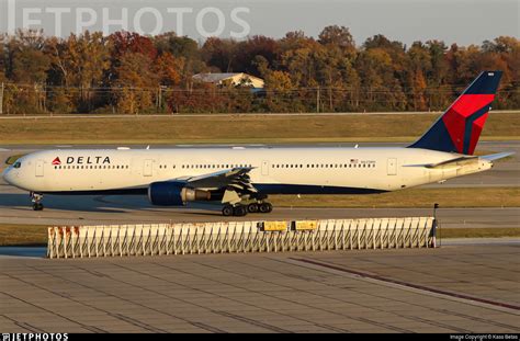 N825MH Boeing 767 432 ER Delta Air Lines Kass Betas JetPhotos