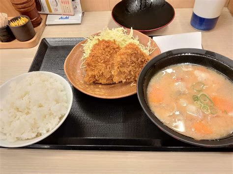 食レポ かつやの豚汁定食とメンチカツ定食 今日のごはんは何にしようかな