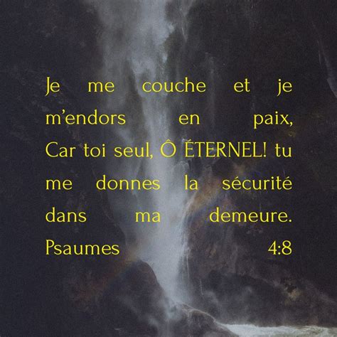 An Image Of A Waterfall With The Words In French Above It That Says Je