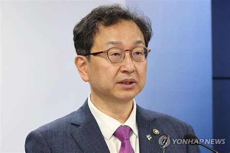 브리핑하는 정승윤 권익위 부위원장 연합뉴스