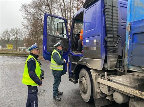 Policjanci kontrolowali kierowców ciężarówek na autostradzie A1 w