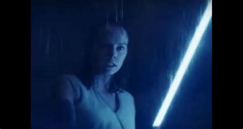 Rey Wields Kylo Ren S Red Lightsaber In Latest Star Wars The Last Jedi