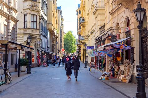 Shopping in Budapest - Budapest travel guide – Go Guides