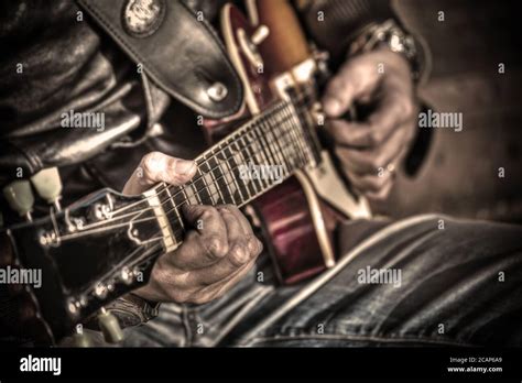 primer plano de un guitarrista en el mapa de tonos hdr Fotografía de