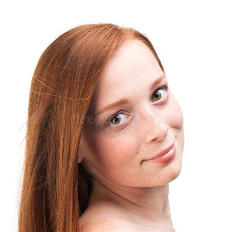 Jeune Fille Avec Les Cheveux Rouges Disolement Sur Le Fond Blanc Image