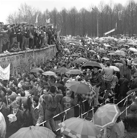 Ddr Fotoarchiv Berlin Kurz Vor Der Ffnung Des Brandenburger Tor In