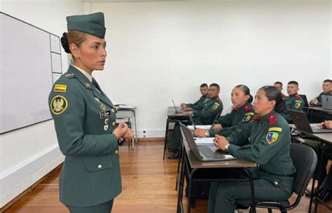 Laura Saraza La Primera Mujer Del Ej Rcito En Comandar Una Tropa De