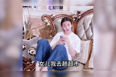 福建母女的奇葩对话；妈妈坑女儿爆火全网，集美貌和才华于一身