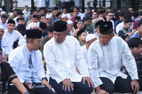 Danpasmar Beserta Prajurit Pasmar Ikuti Sholat Idul Adha H M