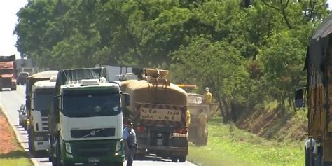 Acidente Envolve Dois Caminh Es Colis O Traseira Em Santa Ernestina