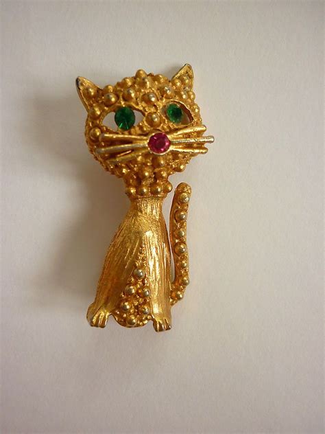 Vintage Kitty Cat Pin Brooch Gold Tone W Rhinestone Eyes And Nose 50s 60s