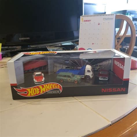 Hot Wheels Premium Nissan Garage Box Set Shopee Malaysia