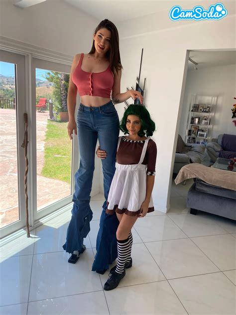 Super Tall Girl Gets Her Pussy Licked By Theodora Day As Oom Pics Xhamster