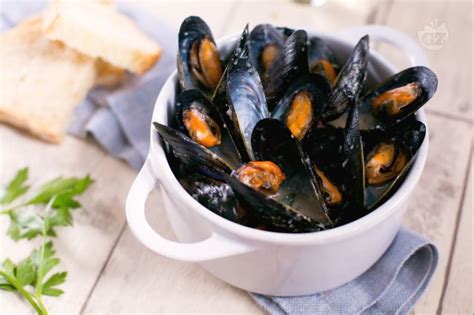 Ricetta Cozze Alla Busara La Ricetta Di Giallozafferano