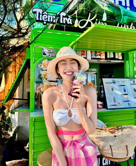 Thúy Ngân diện bikini đón sinh nhật khoe đường cong triệt để