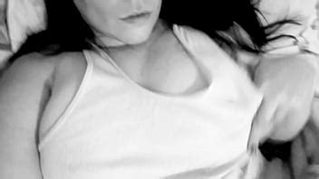 Ando calentita tocandome las gomas te gustaría ver un poco XVIDEOS