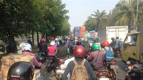 Pengendara Mobil Dan Motor Marah Jalan Daan Mogot Macet Parah Tiga