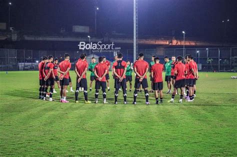 Piala Asia Timnas Indonesia Vietnam Dan Irak Kompak Lakukan