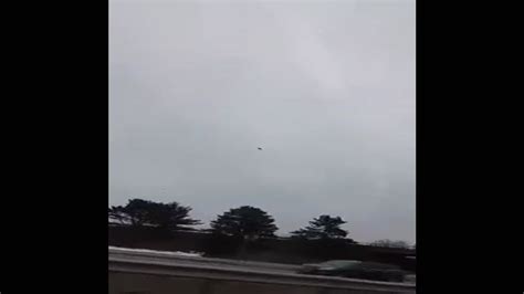 Grande OVNI Voa Sobre Estrada Em Portland Large UFO Flies Over Highway