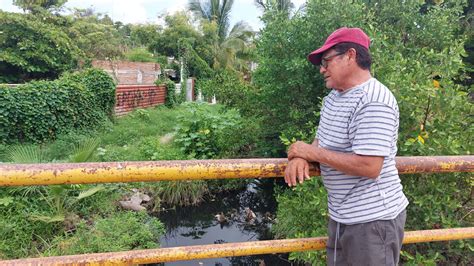 Colonos De La Azteca En Mazatlán Denuncian Aguas Negras En Canal Pluvial Línea Directa